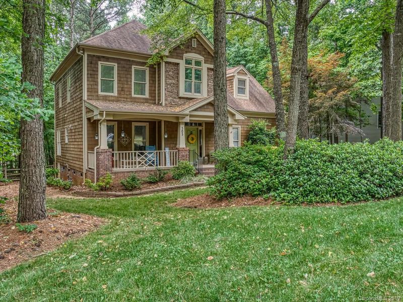 305 Bay Harbour Rd, Mooresville, NC 28117