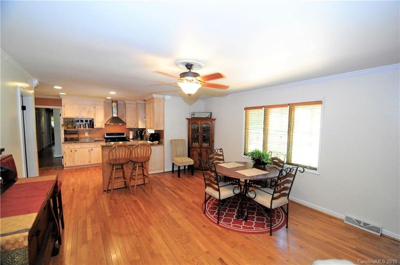 916 Pierce Ave, Mount Holly, NC 28120