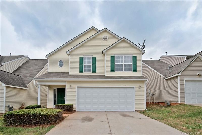 2520 Reid Oaks Dr, Charlotte, NC 28208