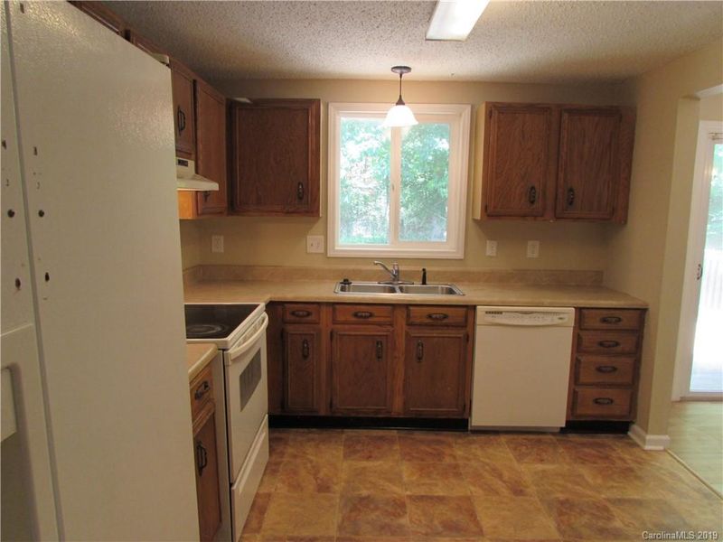 1605 Van Dyke Dr, Charlotte, NC 28213