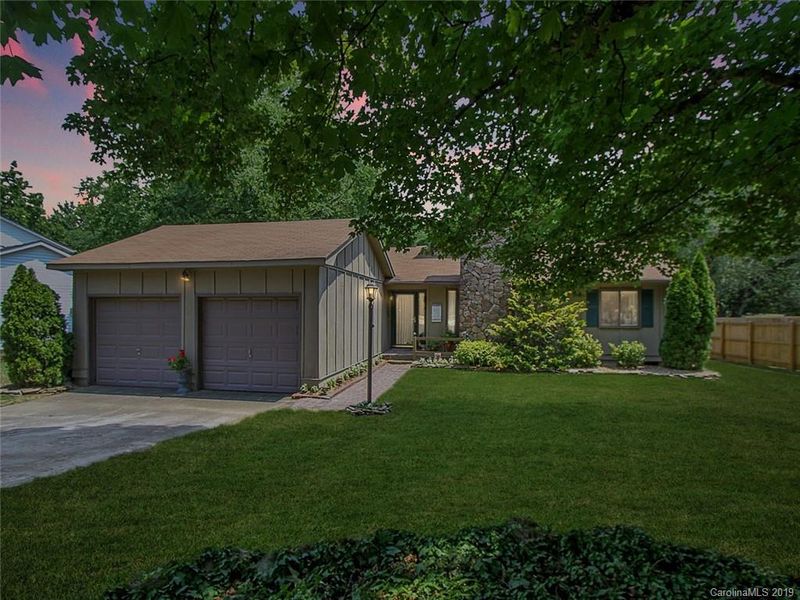 11712 Five Cedars Rd, Charlotte, NC 28226