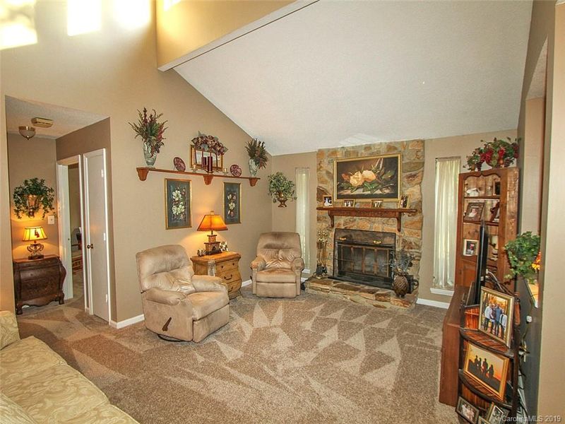 11712 Five Cedars Rd, Charlotte, NC 28226