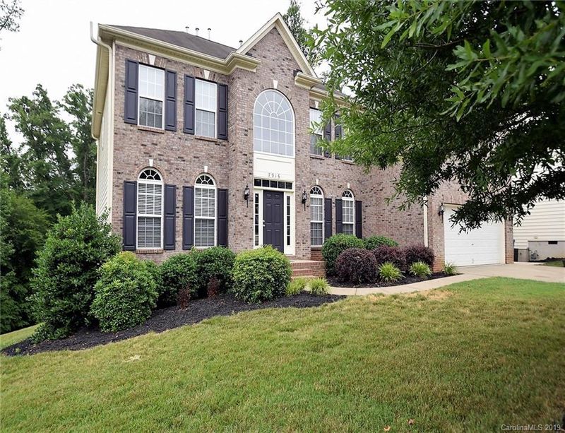 7916 Greylock Ridge Rd, Matthews, NC 28105