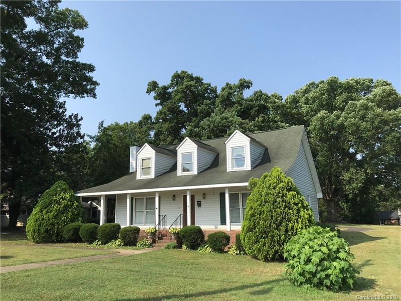 320 S Main St, Stanley, NC 28164