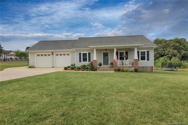 127 Four Winds Dr, Statesville, NC 28825