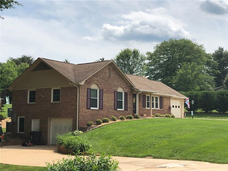 2111 Derby St, Hickory, NC 28602