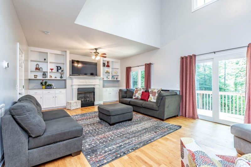 933 30th Avenue Dr, Hickory, NC 28601