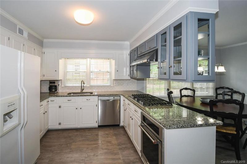 611 King Edward Rd, Charlotte, NC 28211