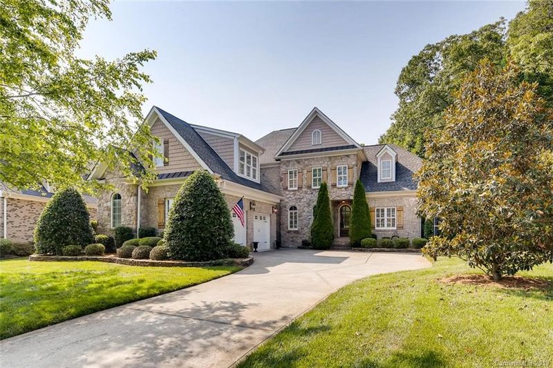 6689 Fox Ridge Cir, Davidson, NC 28036