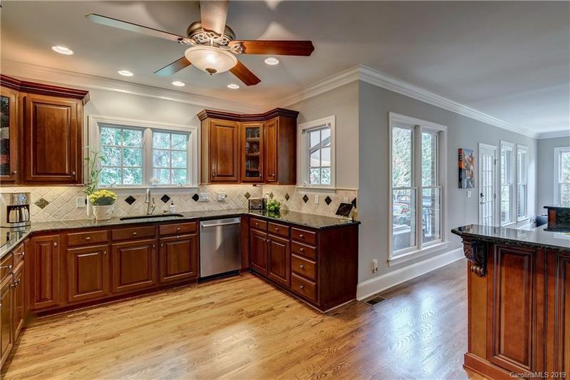 7016 Meadow Run Ln, Charlotte, NC 28277