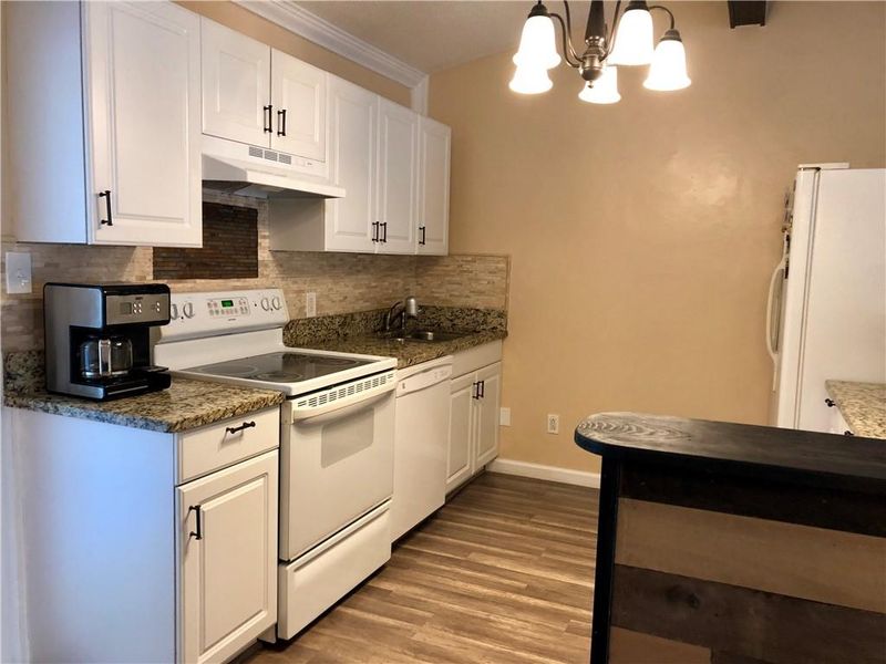 5299 Stonewood Dr, Hickory, NC 28602