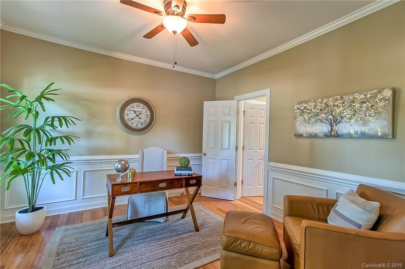 101 Whitefriars Ln, Matthews, NC 28105