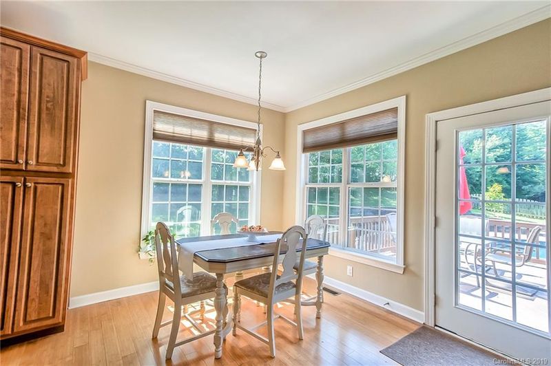 101 Whitefriars Ln, Matthews, NC 28105