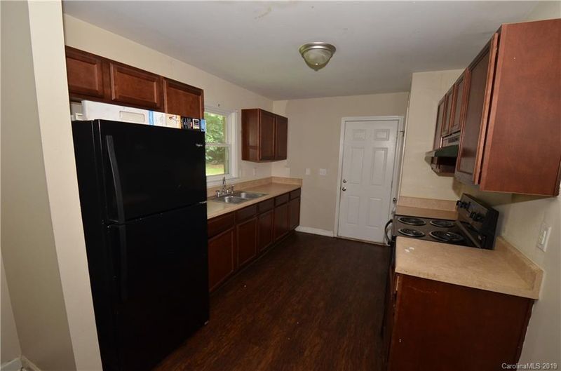 1434 Squirrel Hill Rd, Charlotte, NC 28213