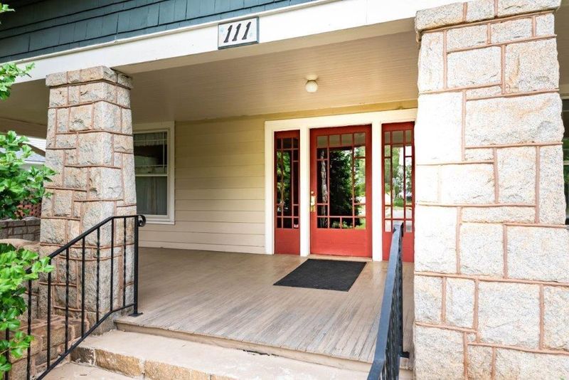 111 5th Ave NE, Hickory, NC 28601