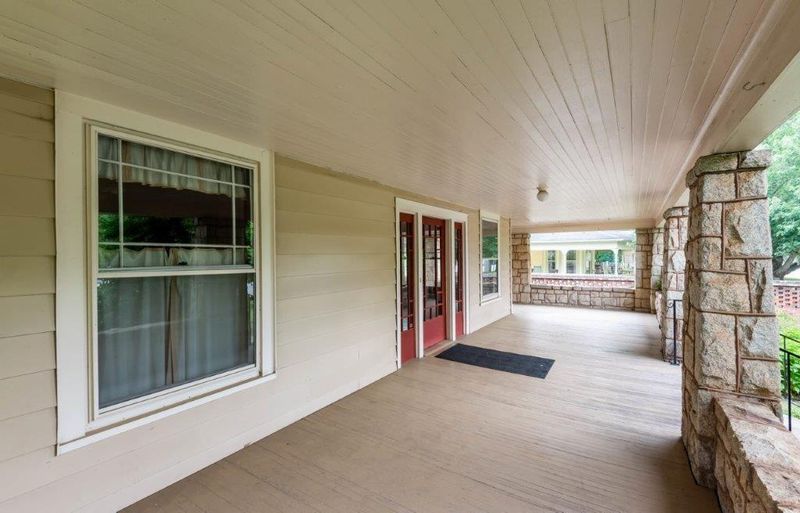 111 5th Ave NE, Hickory, NC 28601