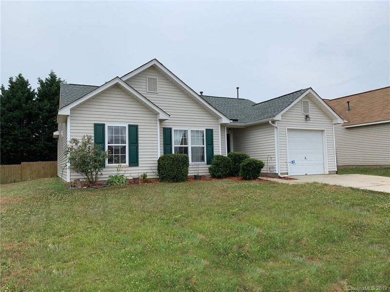 5821 Briggs Dr, Charlotte, NC 28269
