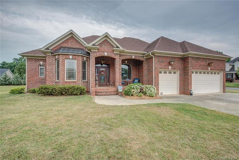 109 Chappie Dr, Mount Holly, NC 28120