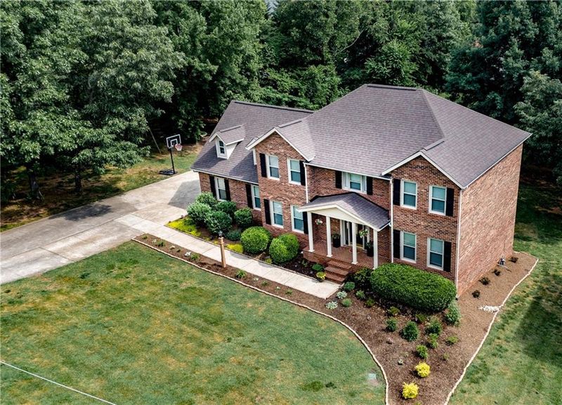 652 39th Ave NW, Hickory, NC 28601