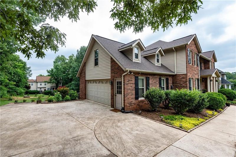652 39th Ave NW, Hickory, NC 28601