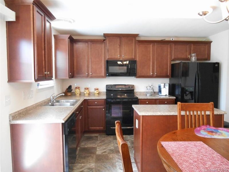 1519 Summer View Ln, Dallas, NC 28034