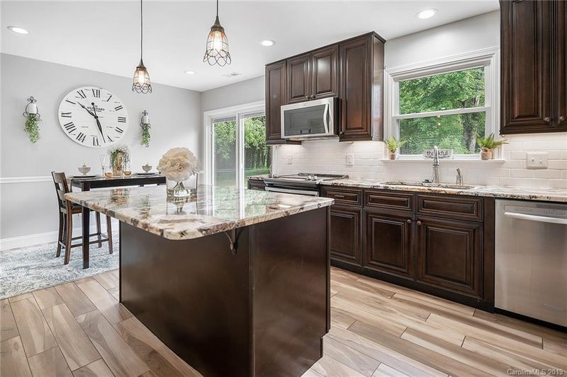 270 Deerfield Dr, Mooresville, NC 28115