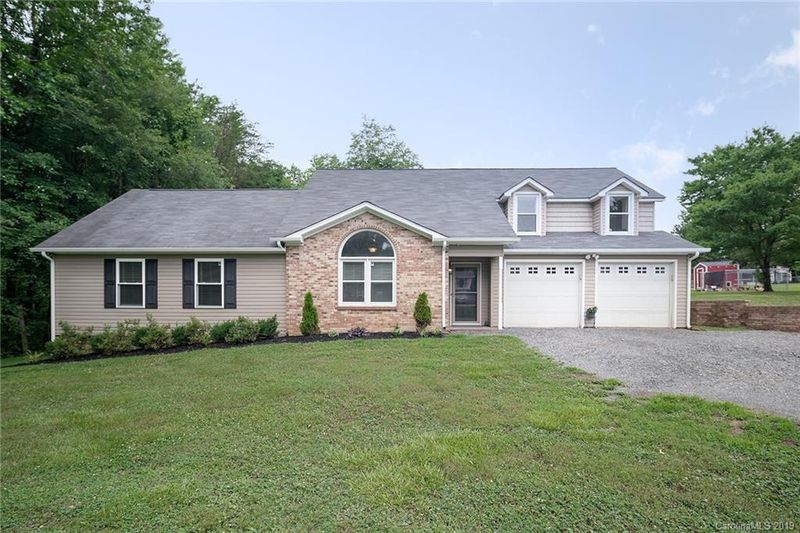 270 Deerfield Dr, Mooresville, NC 28115