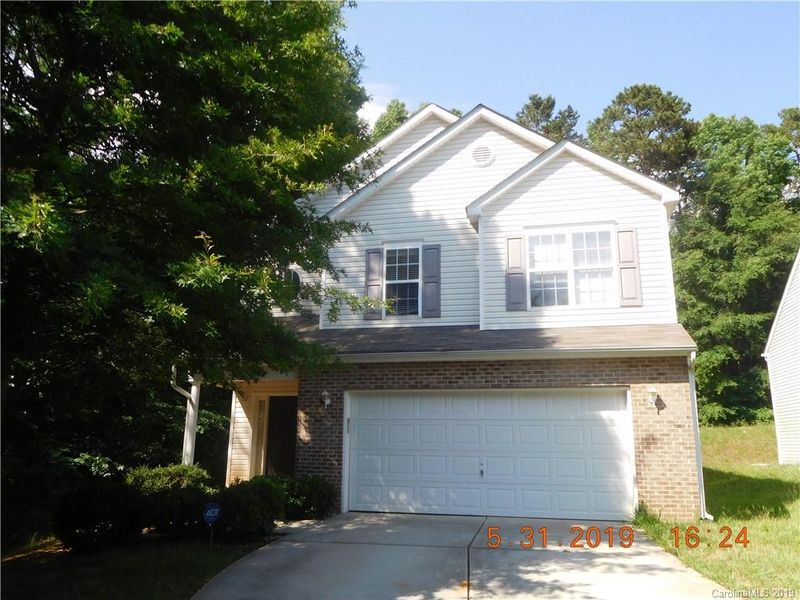 2415 Sunset Oaks Dr, Charlotte, NC 28216