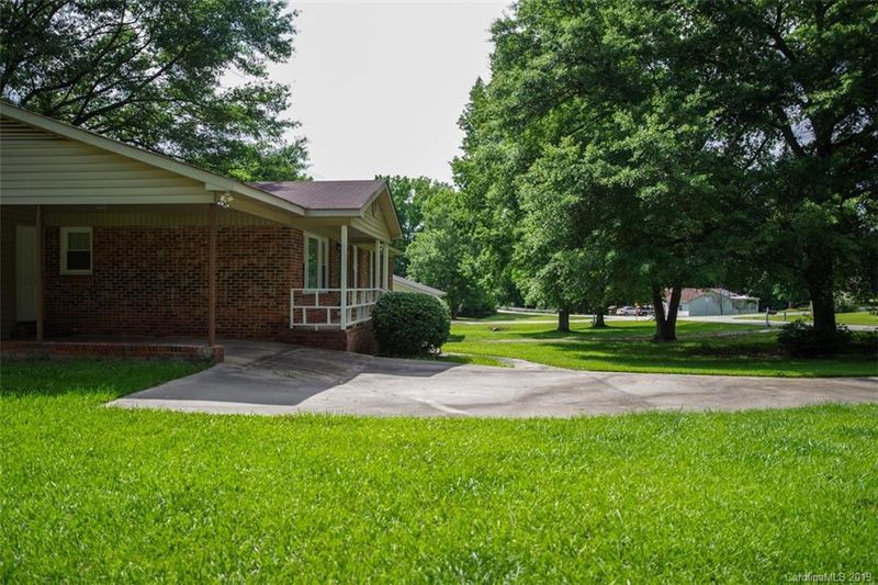 2504 Cambridge Dr, Lancaster, SC 29720