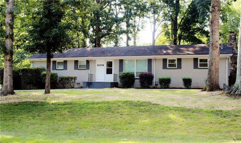 6109 Davidson Dr, Matthews, NC 28104