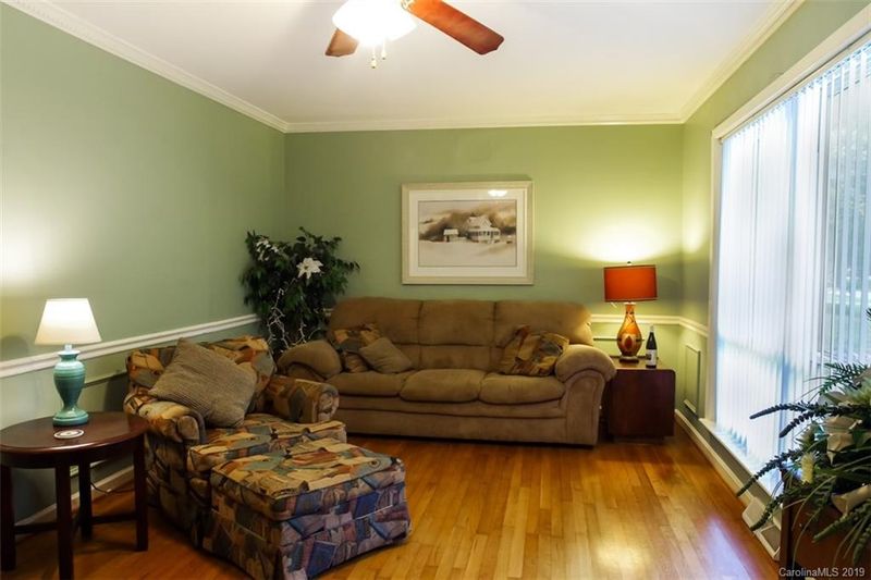6109 Davidson Dr, Matthews, NC 28104