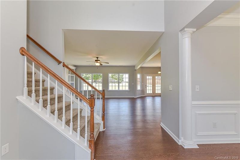 9929 Back Acre Dr, Charlotte, NC 28213