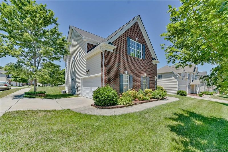 9929 Back Acre Dr, Charlotte, NC 28213