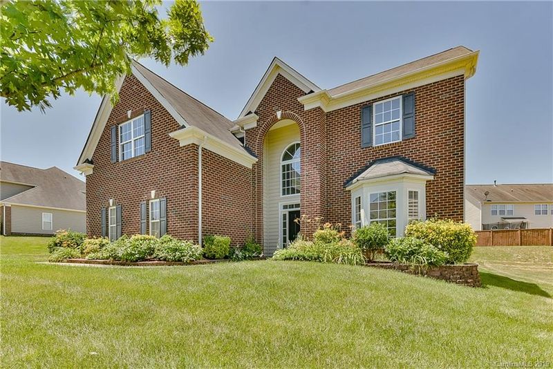 9929 Back Acre Dr, Charlotte, NC 28213