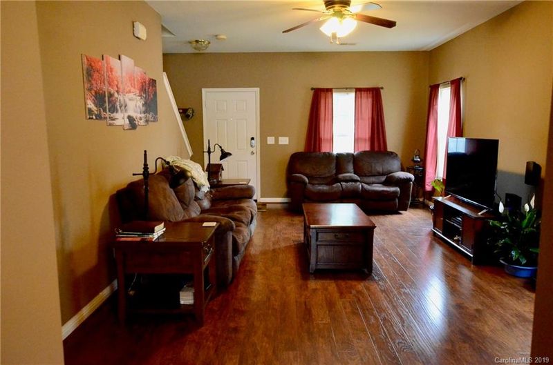 945 Willow Creek Dr, Gastonia, NC 28054