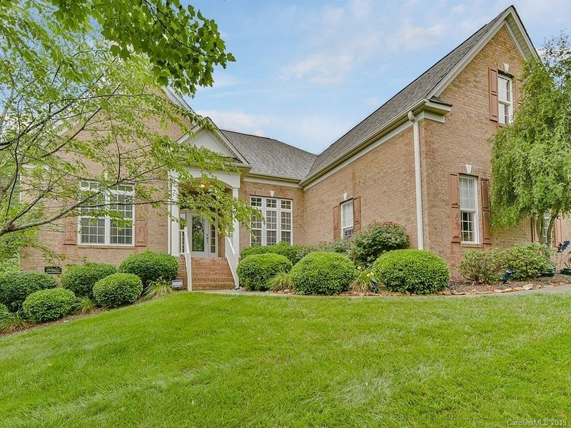 9042 Kensington Forest Dr, Harrisburg, NC 28075