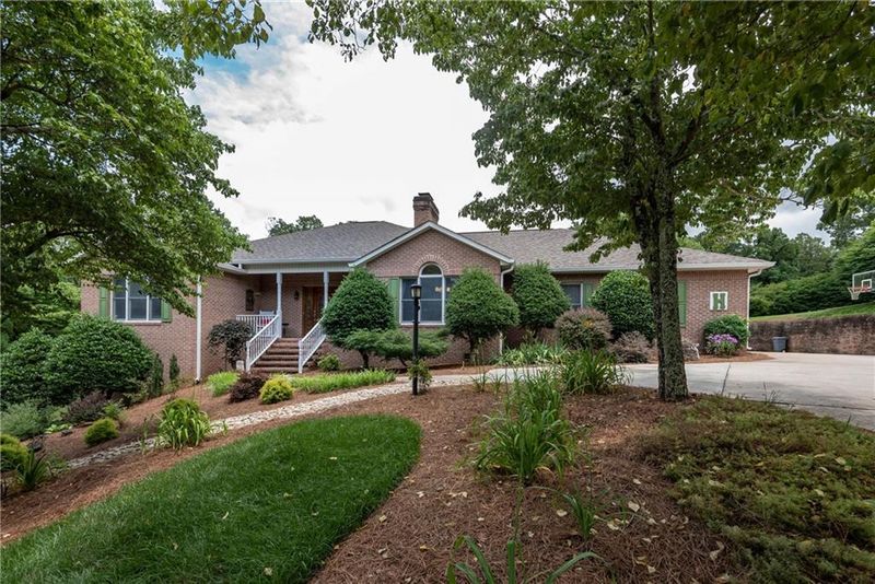 3986 Deer Run Dr NE, Conover, NC 28613