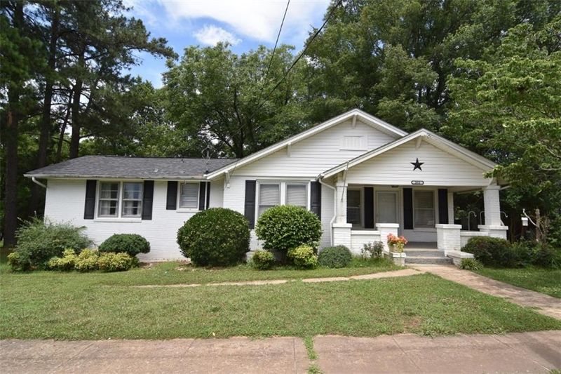 202 6th St SW, Conover, NC 28613