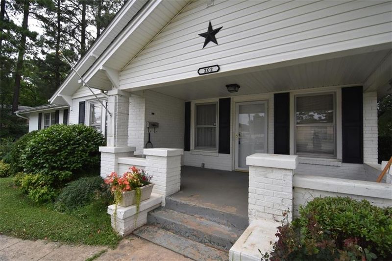 202 6th St SW, Conover, NC 28613