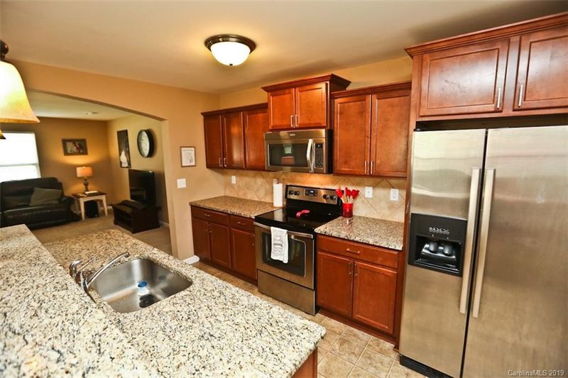 3212 Saddlebrook Dr, Midland, NC 28107