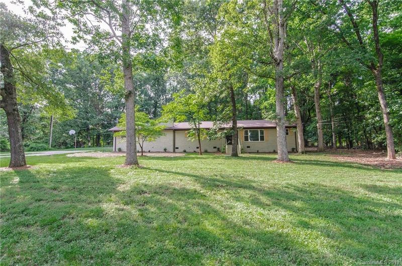 4000 Peggy Ln, Mint Hill, NC 28227
