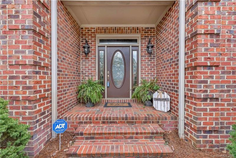 727 Hanna Woods Dr, Cramerton, NC 28032