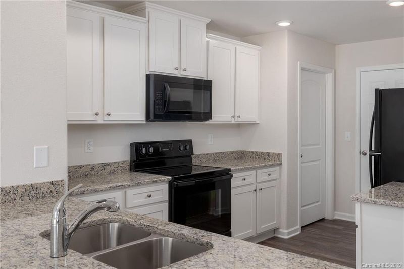 4047 Munson Dr, Charlotte, NC 28215