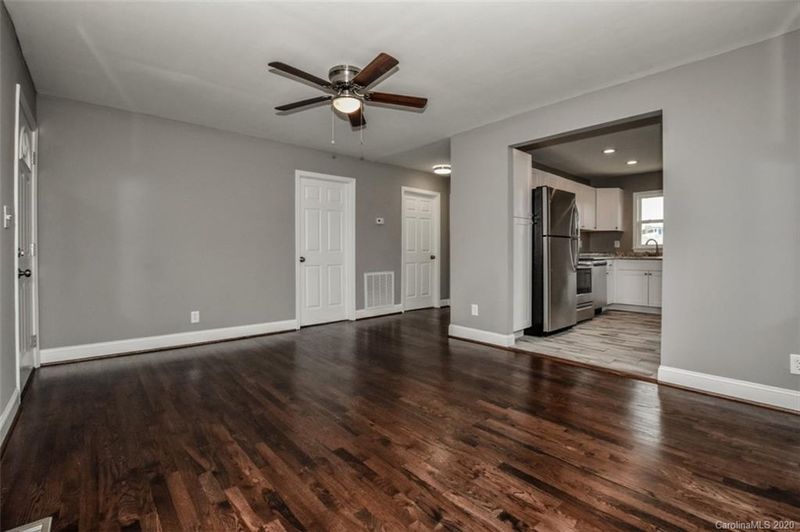 451 N Tradd St, Statesville, NC 28677