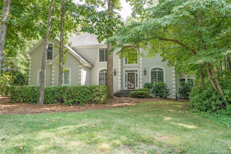 18015 River Ford Dr, Davidson, NC 28036