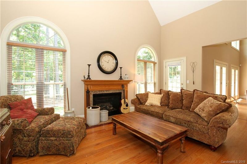6098 Willow Farm Dr, Denver, NC 28037