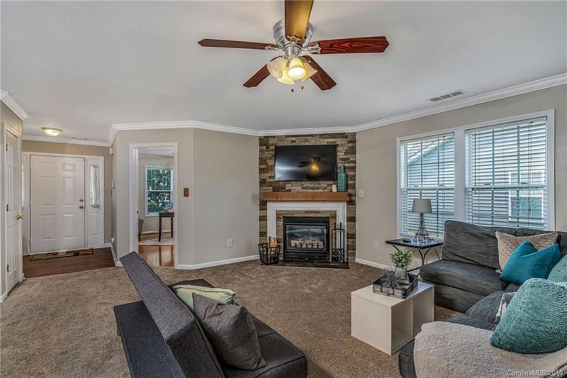 10422 Planters View Dr, Charlotte, NC 28278