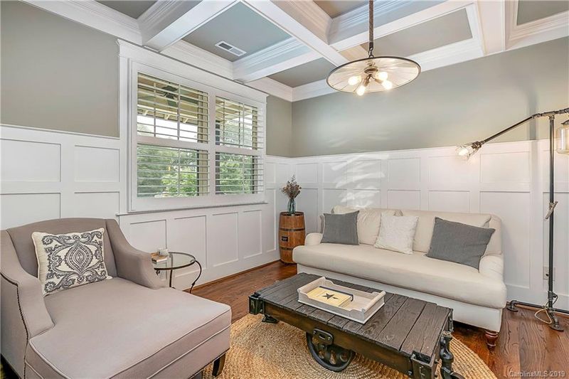 1721 Dearmon Dr, Charlotte, NC 28205