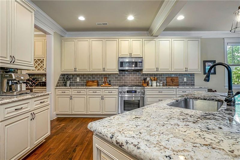 1721 Dearmon Dr, Charlotte, NC 28205