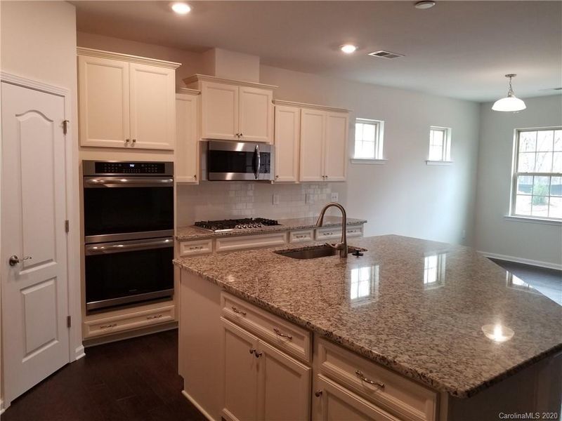 1008 Deep River Way, Waxhaw, NC 28173